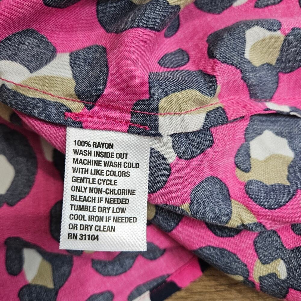 Crown & Ivy Top Small Pink Blue Leopard Print 3/4 Raglan Sleeve V Neck Smocked - Picture 10 of 14